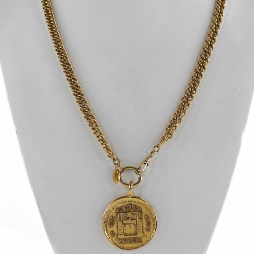 Vintage CHANEL 31 Rue Cambon Paris medallion